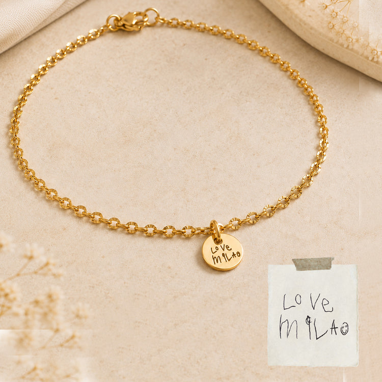 Bracelet with the handwritten message of a kid
