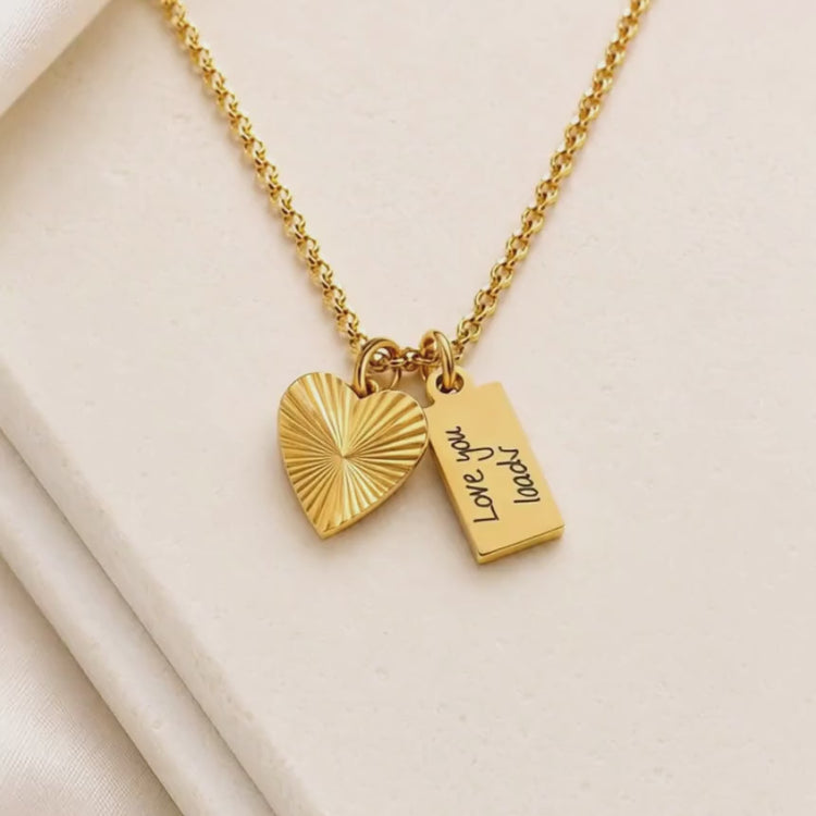 Custom jewellery with heart pendant in gold